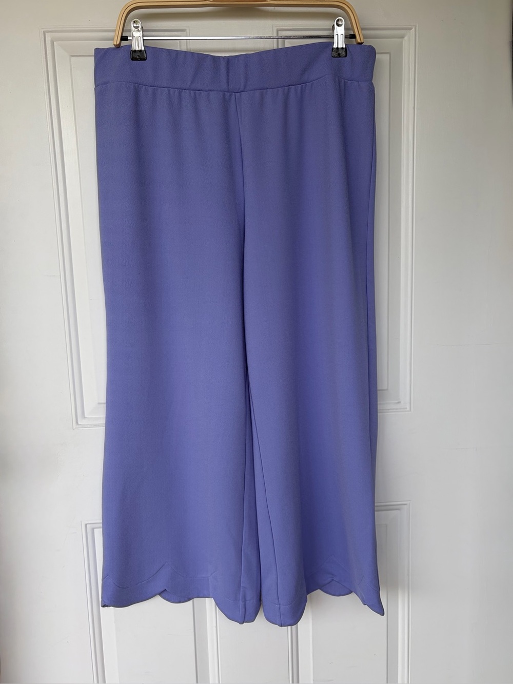 •Isaac Mizrahi Live!• Lavender Cropped Wide Leg Pants – Size Large